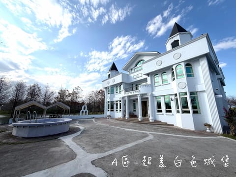 Property building, Day