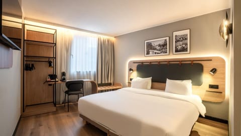 Bed, TV and multimedia, Photo of the whole room, Bedroom, wardrobe