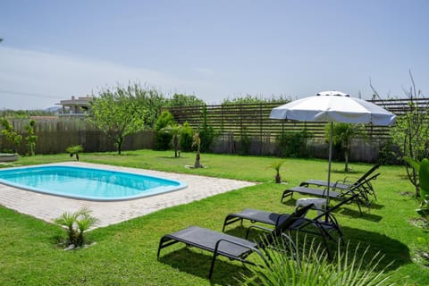 Garden, Swimming pool, sunbed