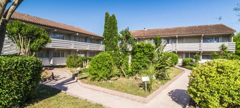 Property building, Day, Garden
