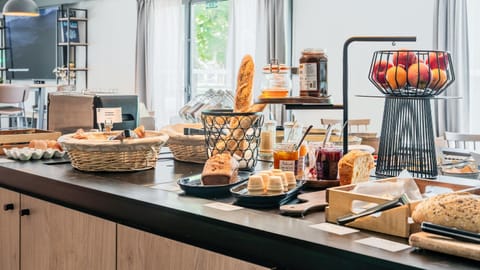 Continental breakfast, Buffet breakfast