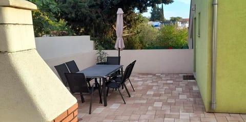 Spacious apartment with garage and private yard, Drage Apartment in Šibenik-Knin County, Croatia