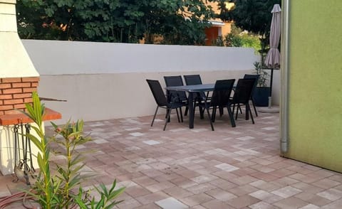 Spacious apartment with garage and private yard, Drage Apartment in Šibenik-Knin County, Croatia