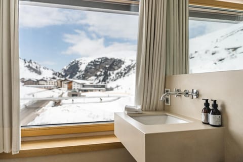Natural landscape, Winter, Bathroom, Mountain view
