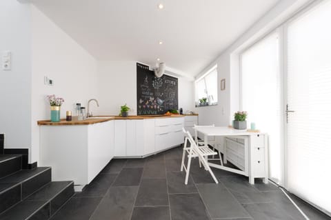 Kitchen or kitchenette, Decorative detail, Dining area