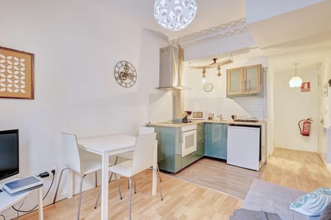 TV and multimedia, Dining area, minibar, oven