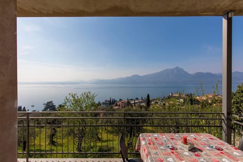 Balcony/Terrace, City view, Garden view, Lake view, Landmark view, Mountain view