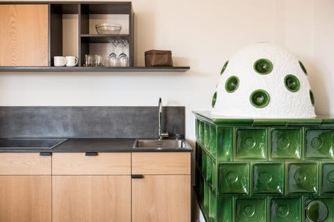 Shower, Toilet, BBQ facilities, Bathroom, TV and multimedia, Coffee/tea facilities, Balcony/Terrace, Kitchen or kitchenette, Living room, Seating area, Dining area, Bedroom, Pets, Garden view, Lake view, Swimming pool, Inner courtyard view