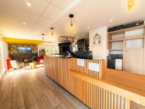 Property building, Facade/entrance, Lobby or reception