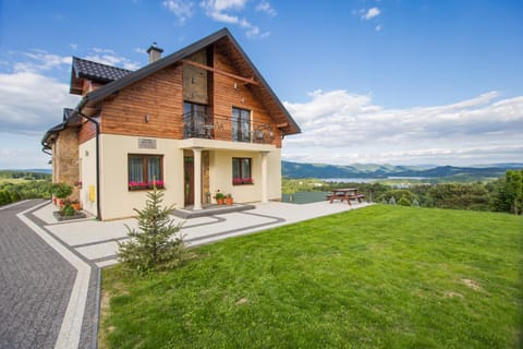 Property building, Facade/entrance, Natural landscape, Garden, Lake view, Mountain view