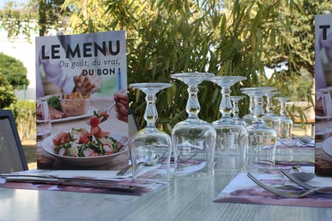 Restaurant/places to eat, Balcony/Terrace