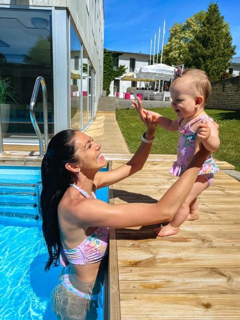 Guests, Swimming pool, children, Family, Family