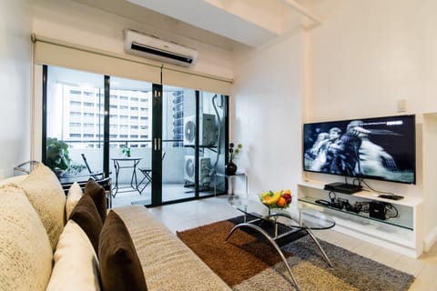 TV and multimedia, Living room, Seating area, air conditioner
