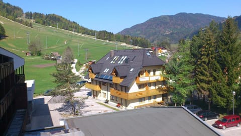 Property building, Bird's eye view, Mountain view