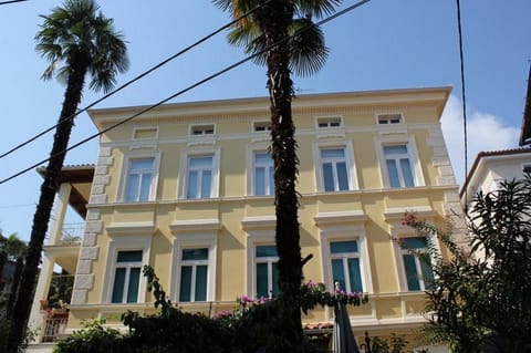 Facade/entrance, Spring, Day, Summer, Other, Decorative detail, On site, City view, Street view