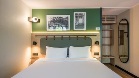 Bed, Photo of the whole room, Bedroom, air conditioner