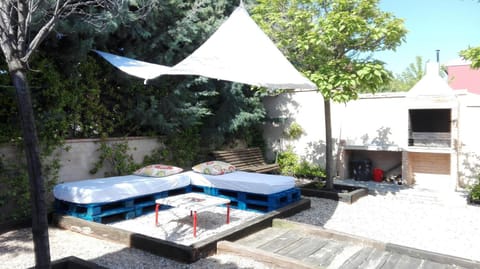 Patio, BBQ facilities, Garden