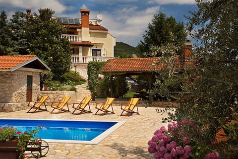 Swimming pool, Swimming pool