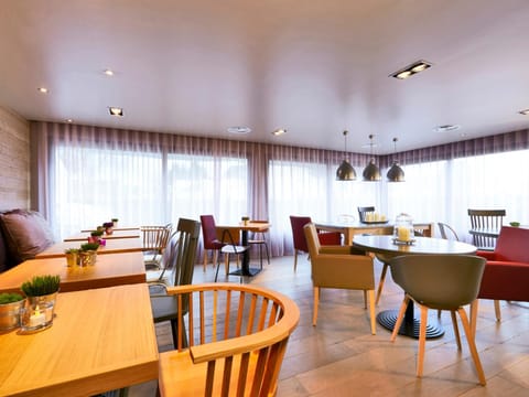 Restaurant/places to eat, Food and drinks