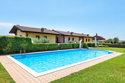 Property building, Day, Garden, Garden view, Pool view, Swimming pool