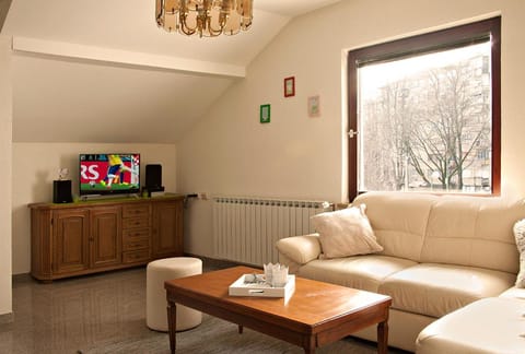 TV and multimedia, Living room, Seating area