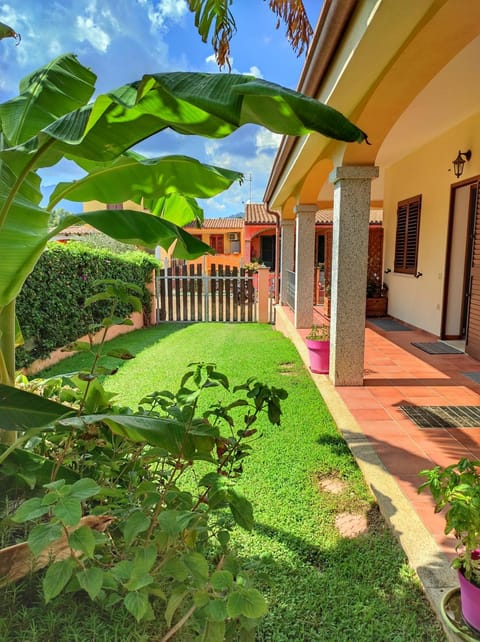 Facade/entrance, Garden