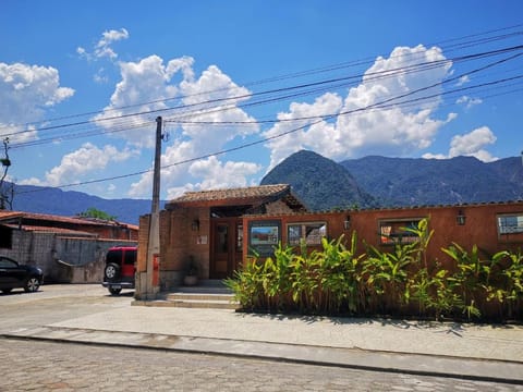 Street view, Location, Parking
