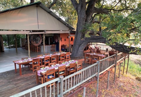 Property building, Restaurant/places to eat, Breakfast