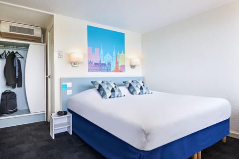 Bed, Photo of the whole room, Bedroom, wardrobe