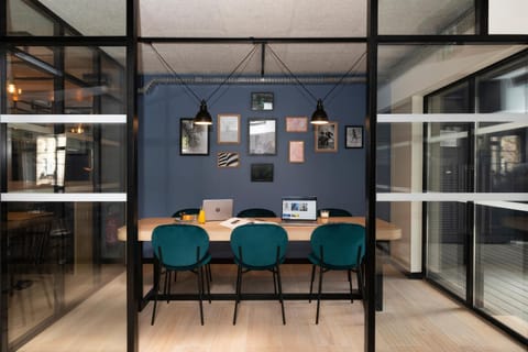 Lounge or bar, Business facilities, Meeting/conference room