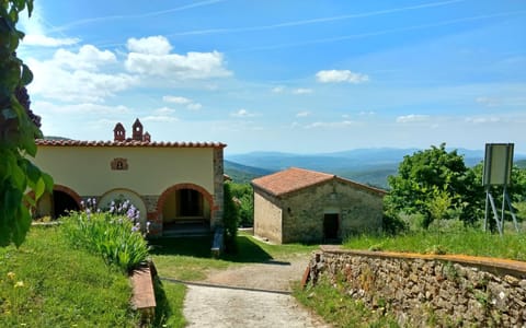 Facade/entrance, Garden, On site, Mountain view