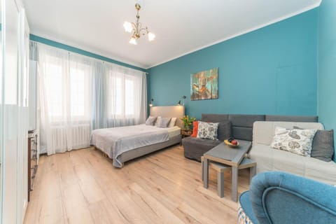 Bed, Photo of the whole room, Seating area, Bedroom