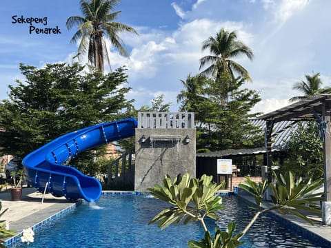 Activities, Area and facilities, Swimming pool