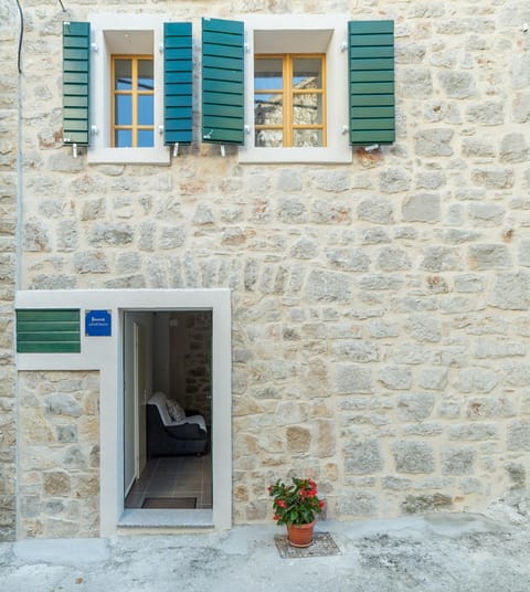 Property building, View (from property/room), Street view
