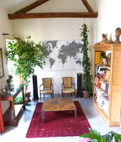 Library, Living room, Seating area