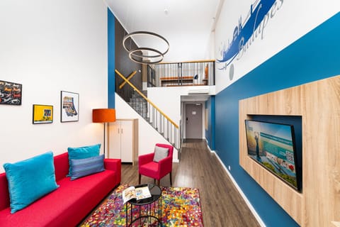 Bed, TV and multimedia, Photo of the whole room, Evening entertainment, Bedroom, hair dresser