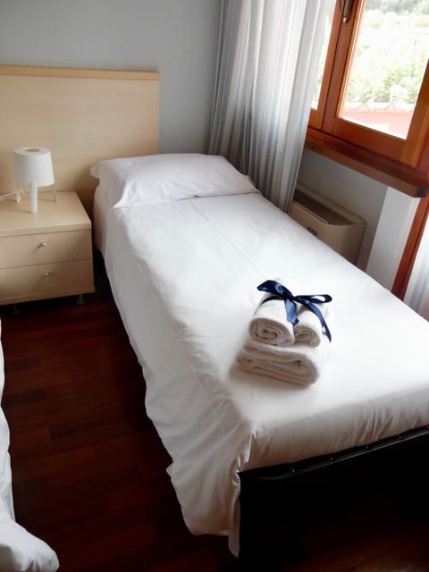 Bed, People, Photo of the whole room, Bedroom