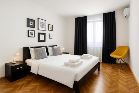 Bed, Living room, Photo of the whole room, Bedroom, towels, air conditioner