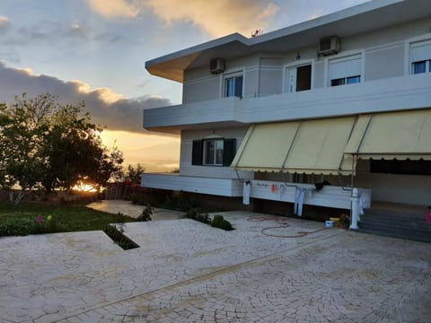 Property building, Patio, Day, Natural landscape, Sunrise, Sunset