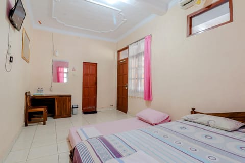 Bed, air conditioner