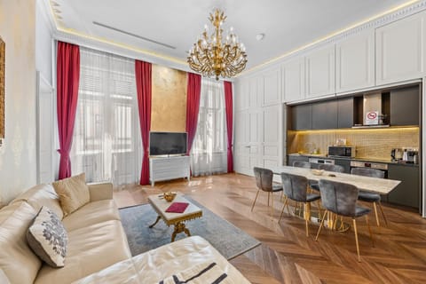 TV and multimedia, Kitchen or kitchenette, Living room, Dining area