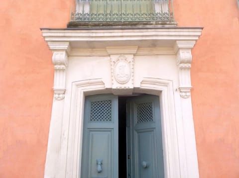 Facade/entrance, City view