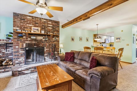 TV and multimedia, Living room, Seating area, fireplace, flat iron