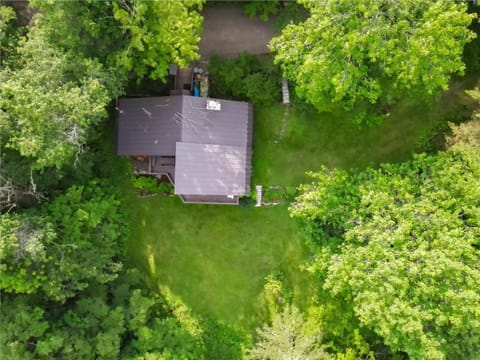 Perfect secluded 3 bedroom cozy getaway home Hawk Landing House in Pittsfield