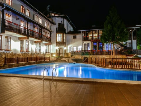 Swimming pool, Swimming pool