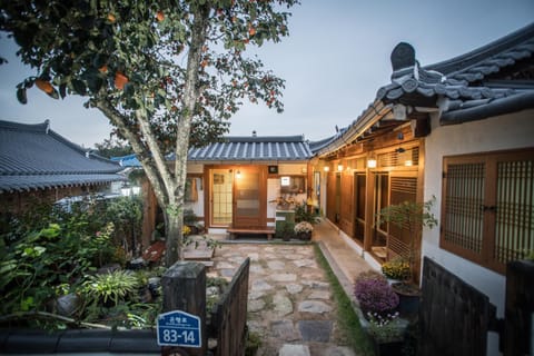 Property building, Facade/entrance, Garden, Autumn, Garden view