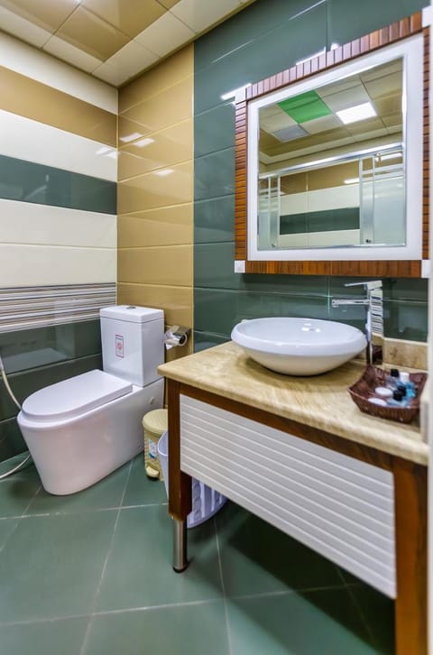 Toilet, Bath