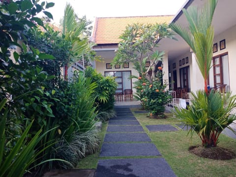 Purnama Guesthouse Bed and Breakfast in North Kuta
