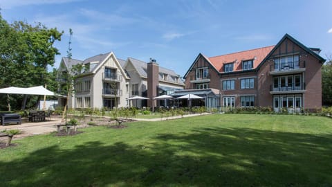Facade/entrance, Garden