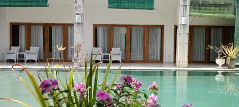 Villa Putih Lovina Bed and Breakfast in Buleleng